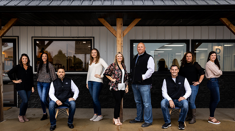 2021 TruServe Insurance Team in the front of the Readlyn office